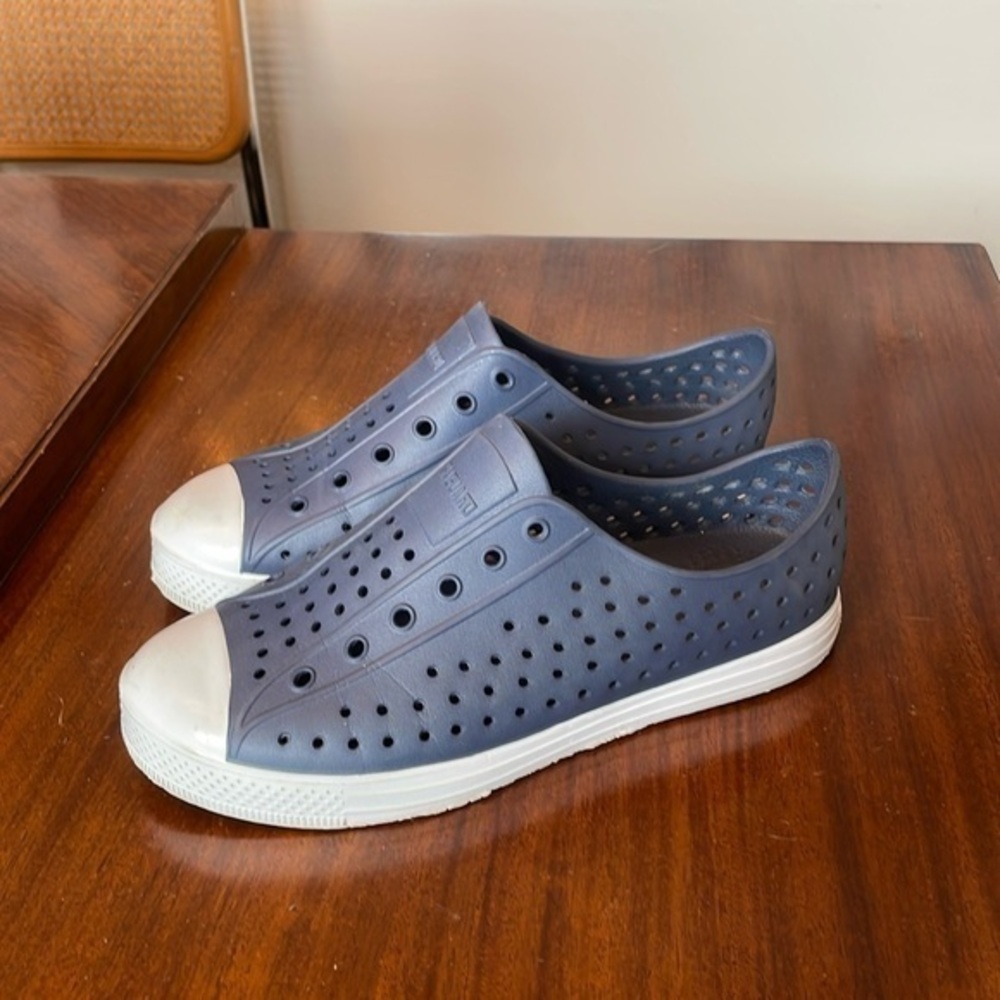 🍴 Saguaro navy and white water shoes